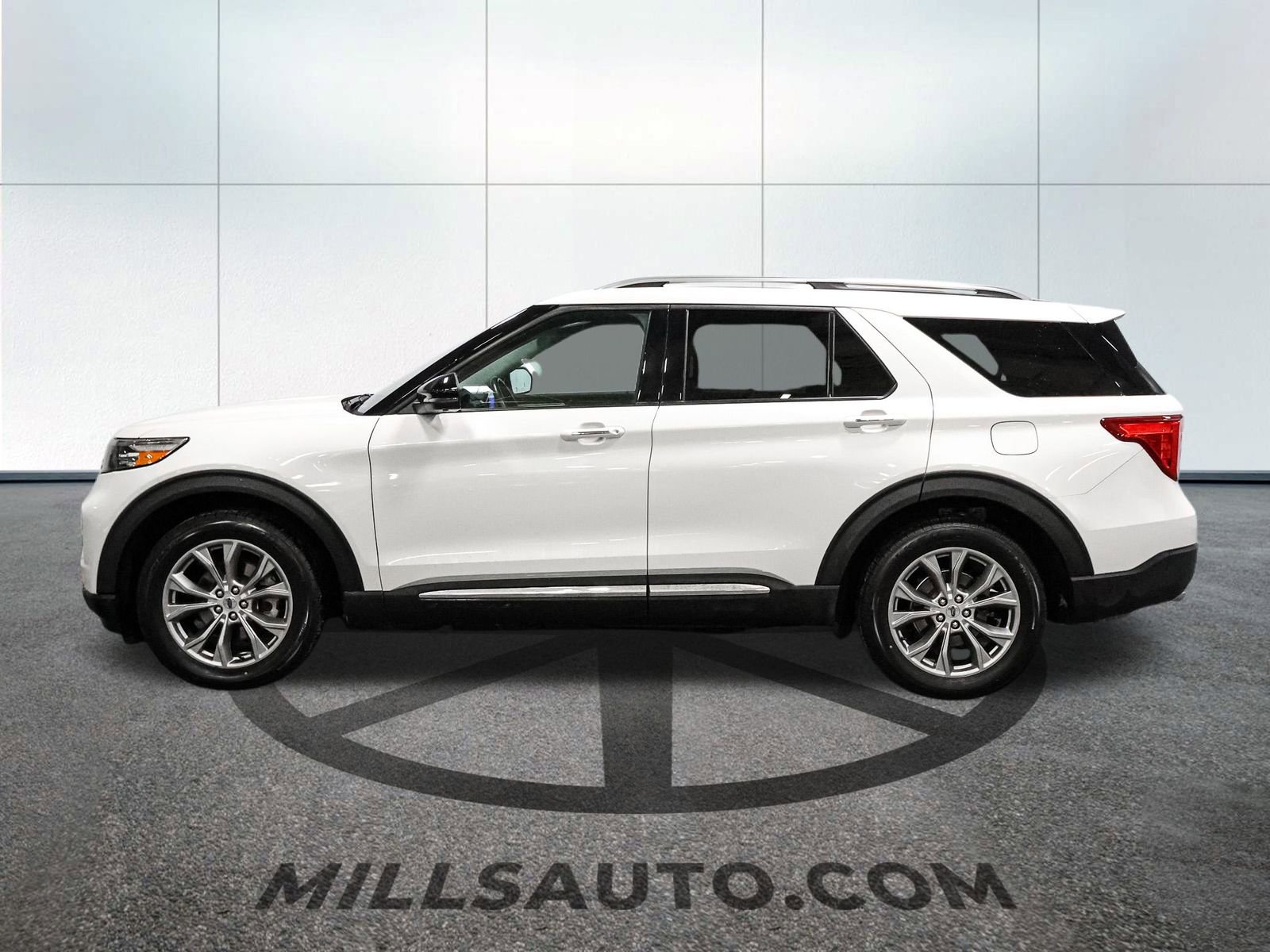 Used 2023 Ford Explorer Limited w/ Equipment Group 301A image 3