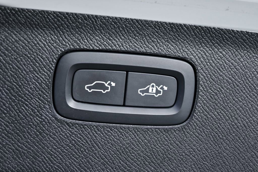 Certified 2023 Volvo XC90 B5 Core AWD/4WD image 33