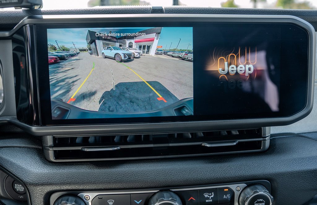 Used 2025 Jeep Gladiator Sport image 12