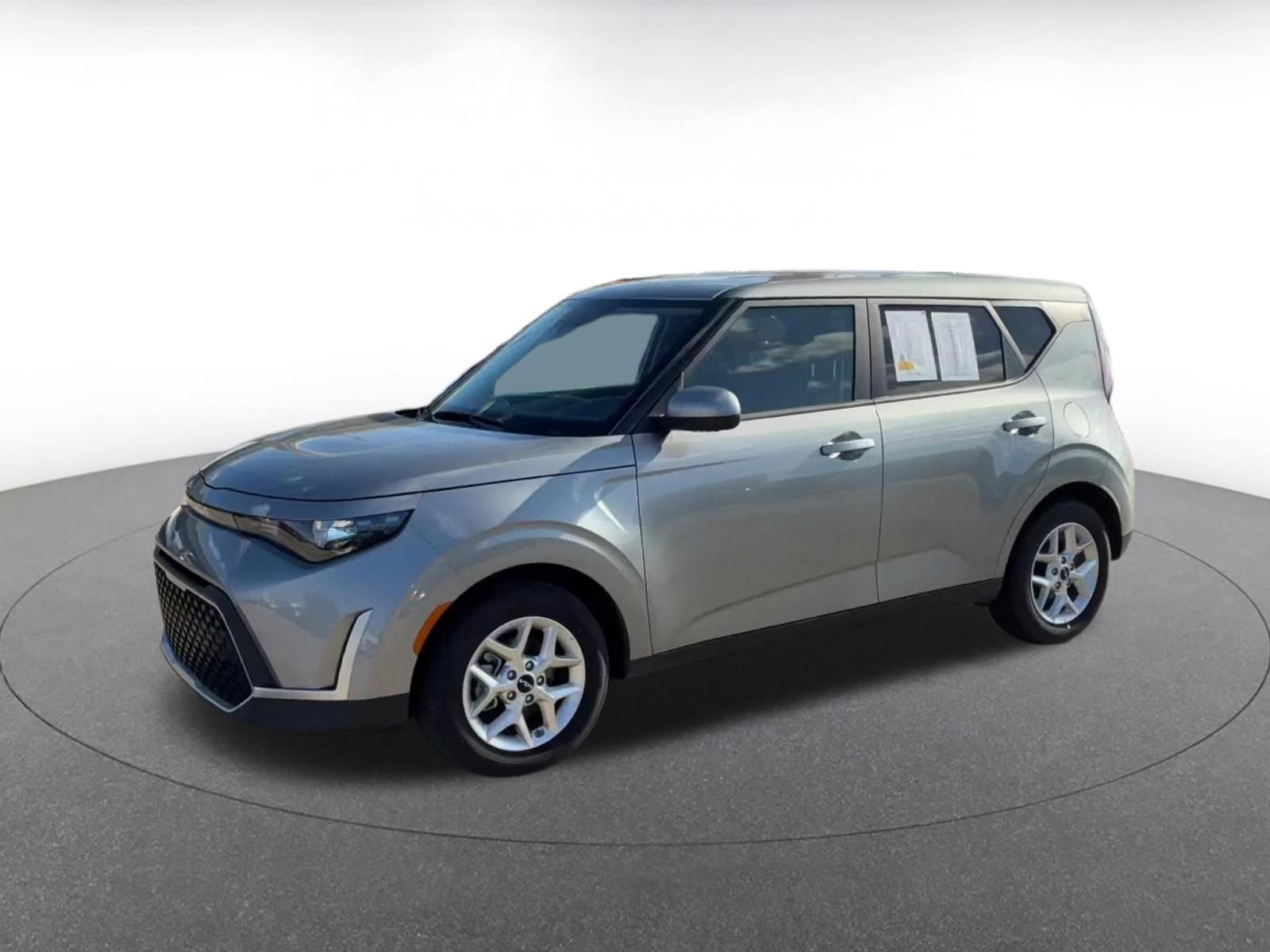 Used 2025 Kia Soul LX w/ LX Technology Package image 6