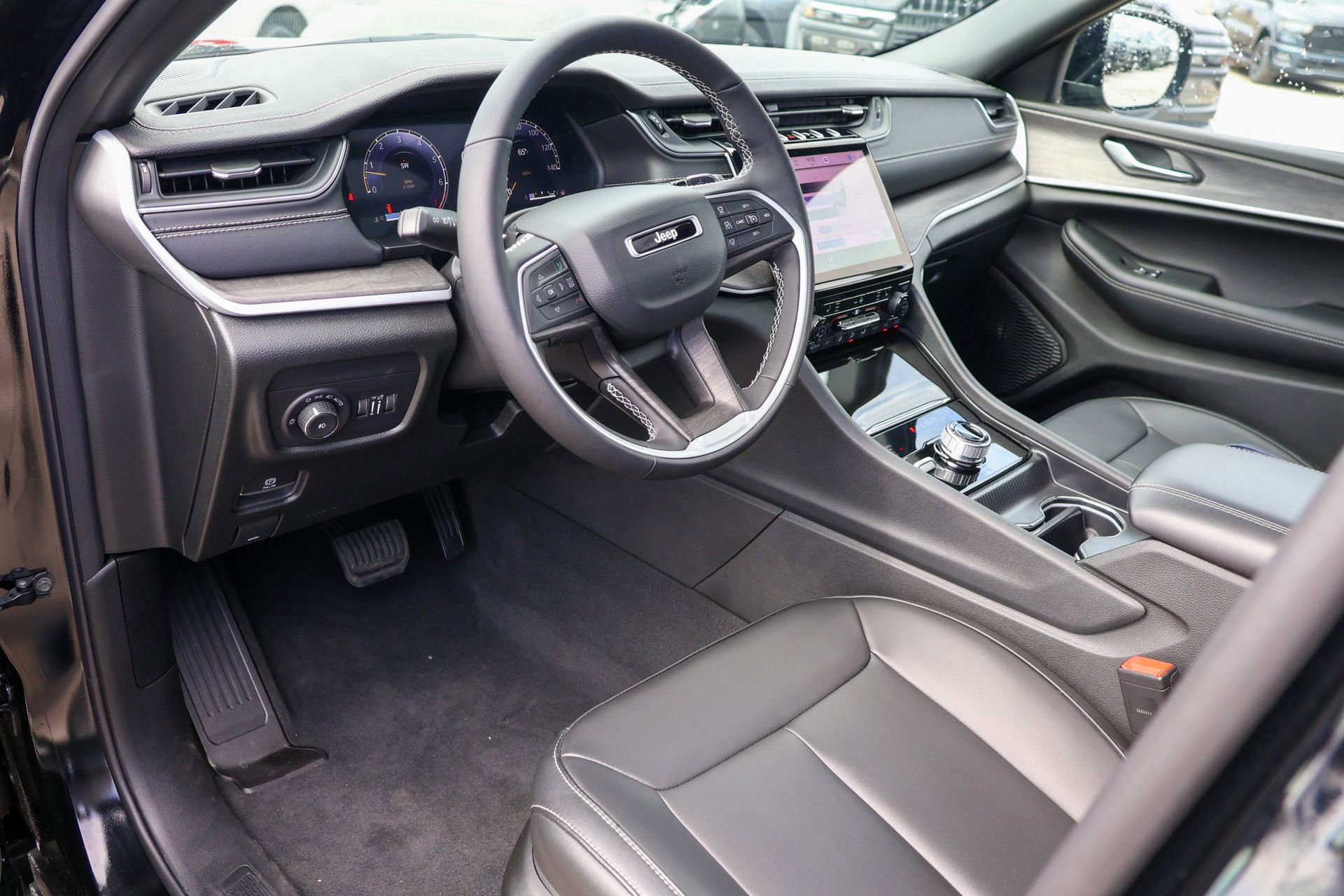 New 2025 Jeep Grand Cherokee Limited w/ Black Appearance Package image 3