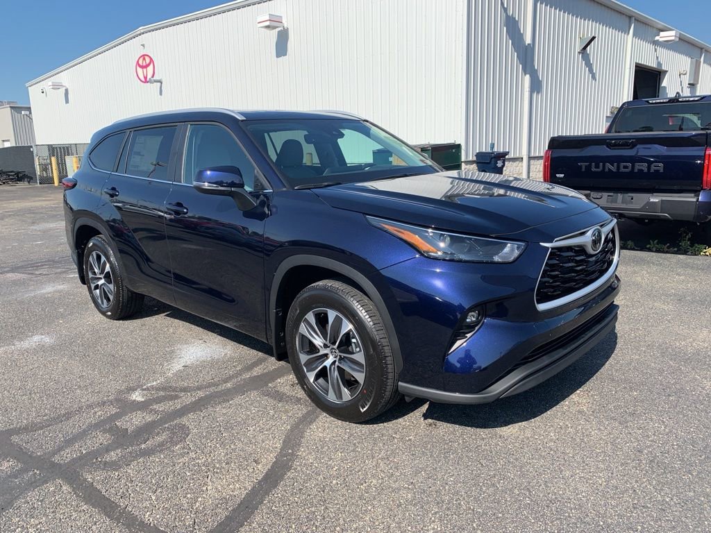 New 2025 Toyota Highlander XLE
