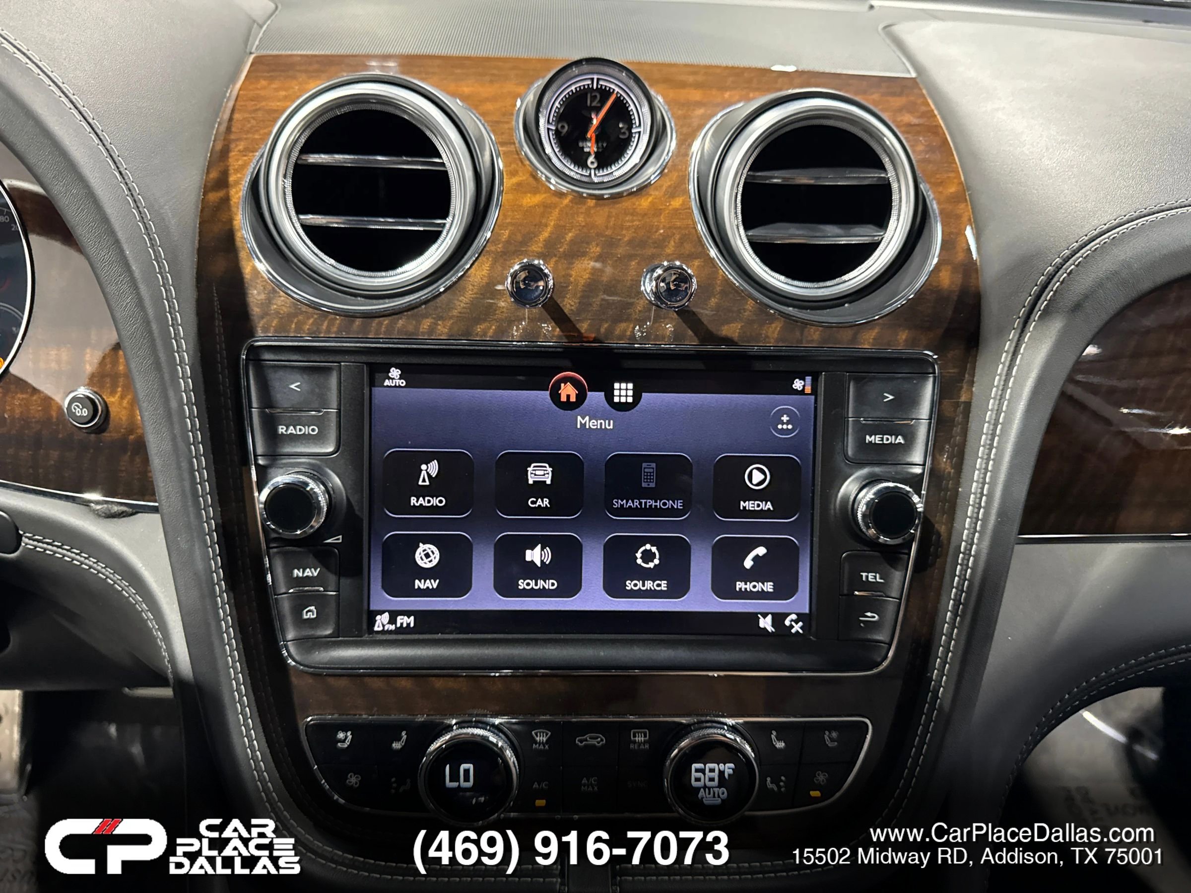Used 2018 Bentley Bentayga AWD/4WD image 38