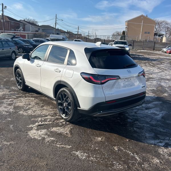 Used 2025 Honda HR-V Sport image 9