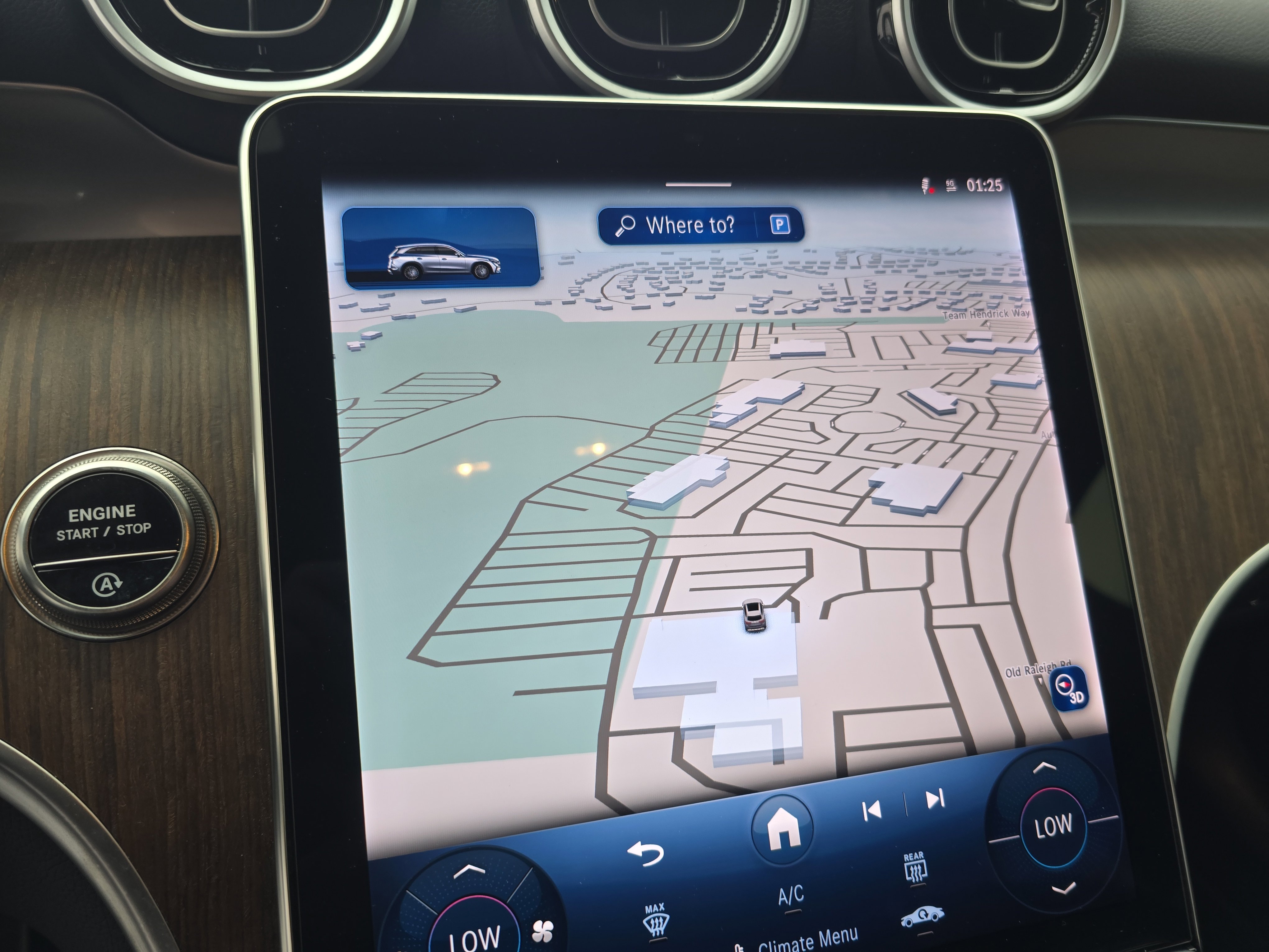 Used 2025 Mercedes-Benz GLC 300 4MATIC image 21