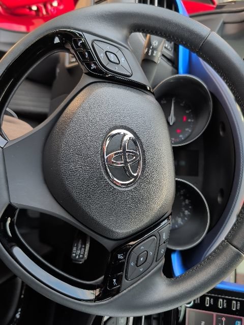 Used 2021 Toyota C-HR XLE FWD image 10