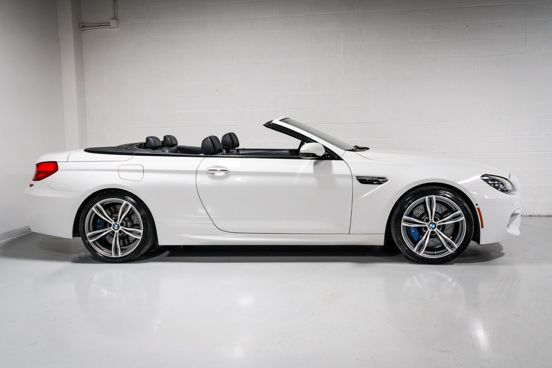 Used 2013 BMW M6 Convertible RWD image 2