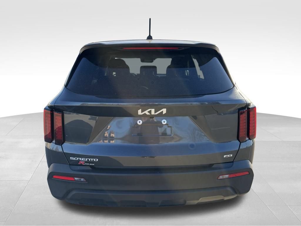 Used 2023 Kia Sorento LX image 5