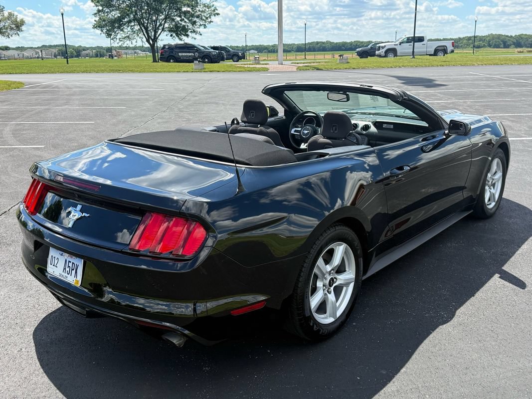 Used 2015 Ford Mustang Convertible RWD image 10