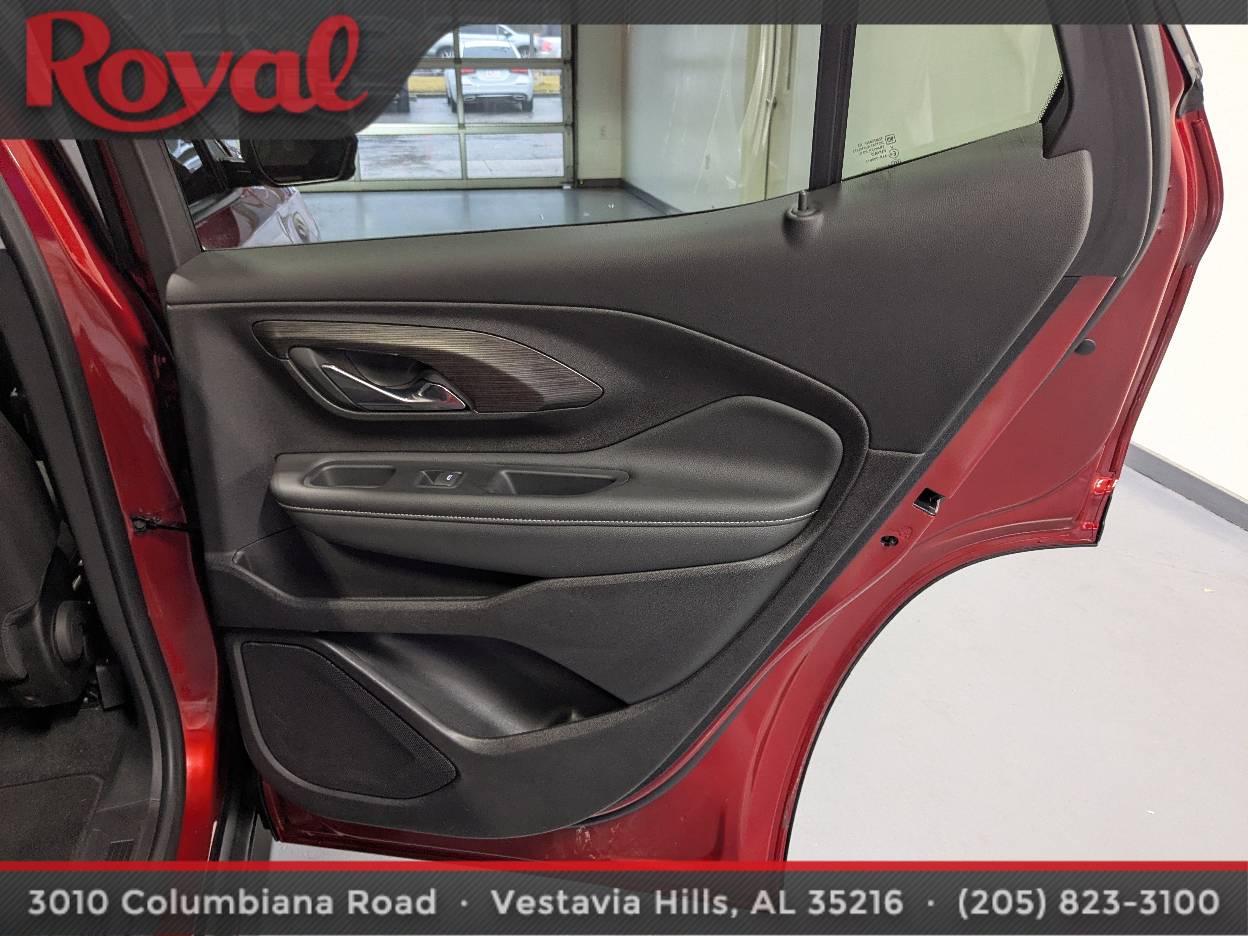 Used 2024 GMC Terrain SLE w/ Driver Convenience Package image 9