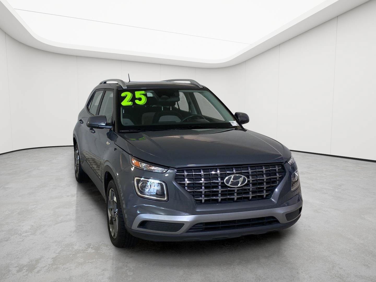 Used 2025 Hyundai Venue SEL FWD image 3