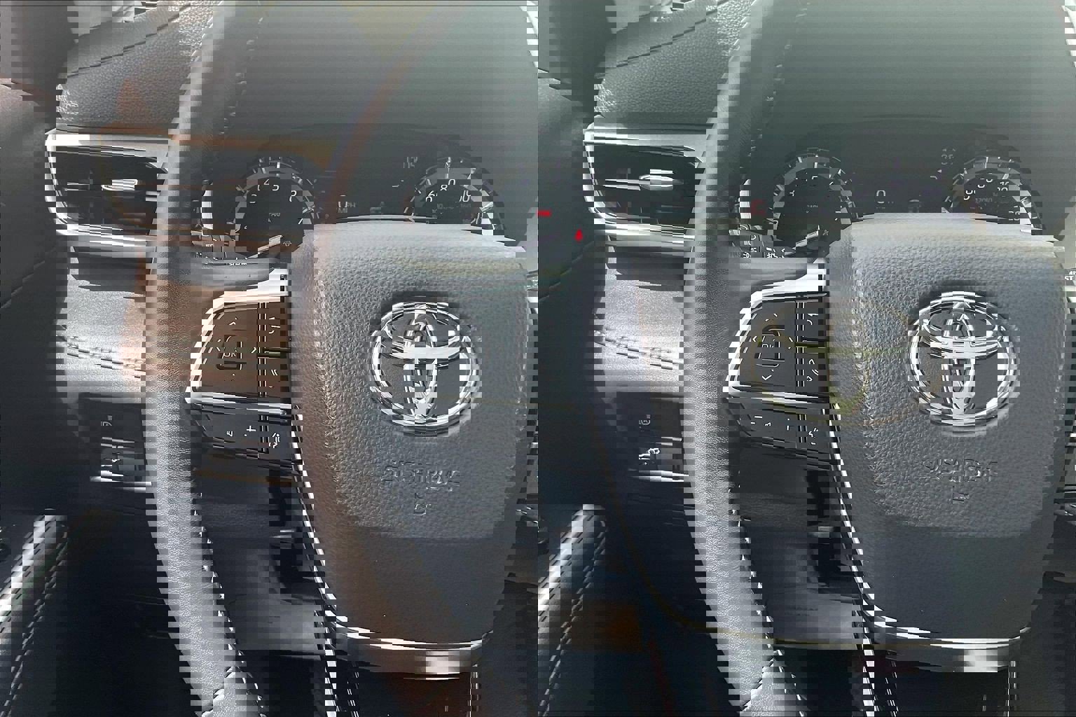 Used 2020 Toyota Highlander XLE FWD image 23