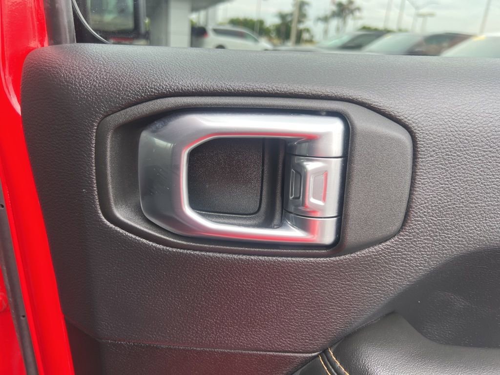 Used 2025 Jeep Wrangler Unlimited Sahara w/ Safety Group AWD/4WD image 32