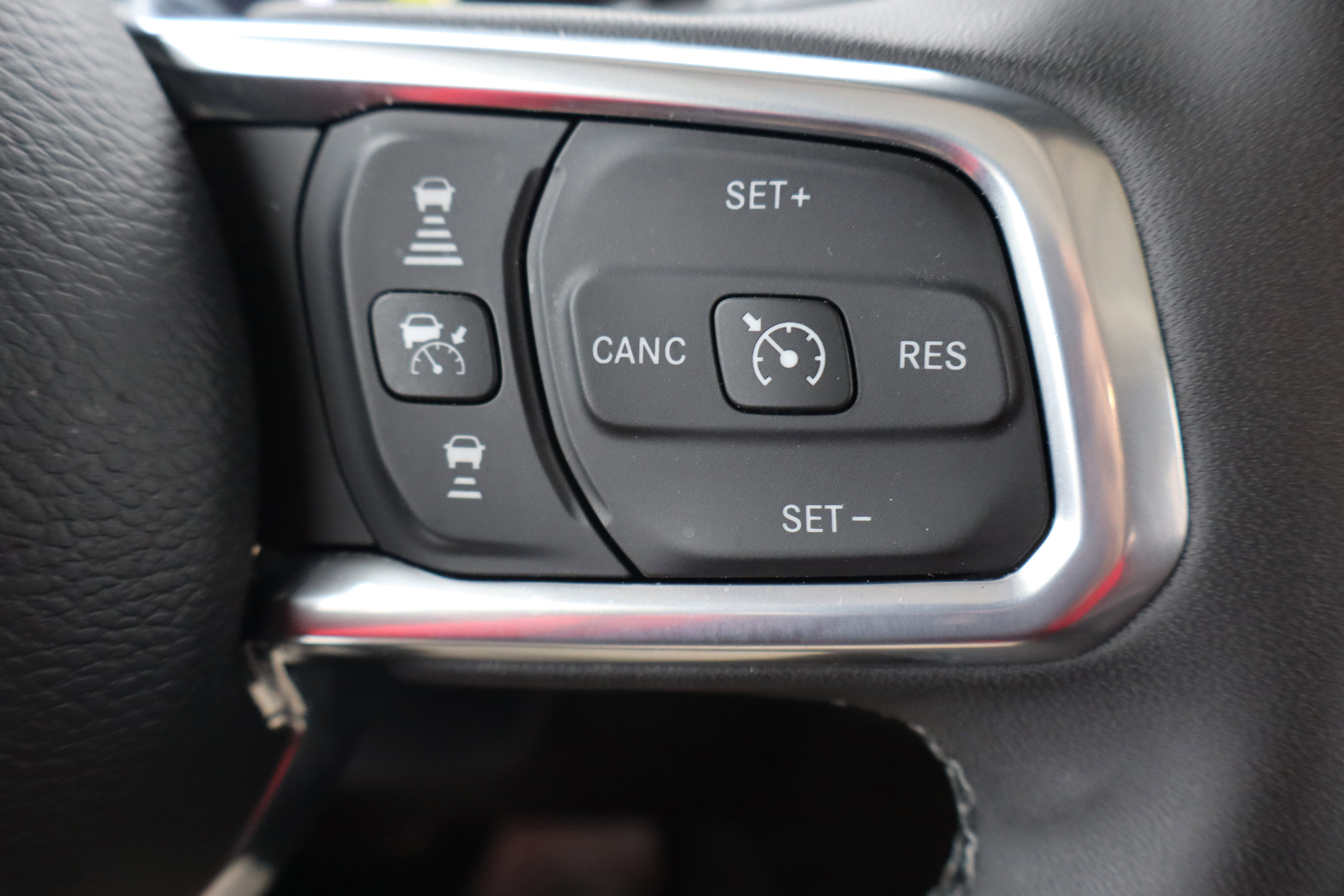 Used 2025 Jeep Wrangler Sahara w/ Safety Group image 16