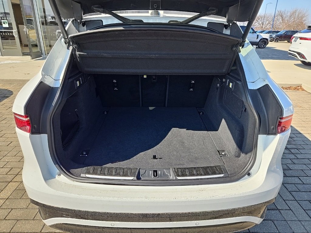 Used 2024 Jaguar F-PACE R-Dynamic S image 18