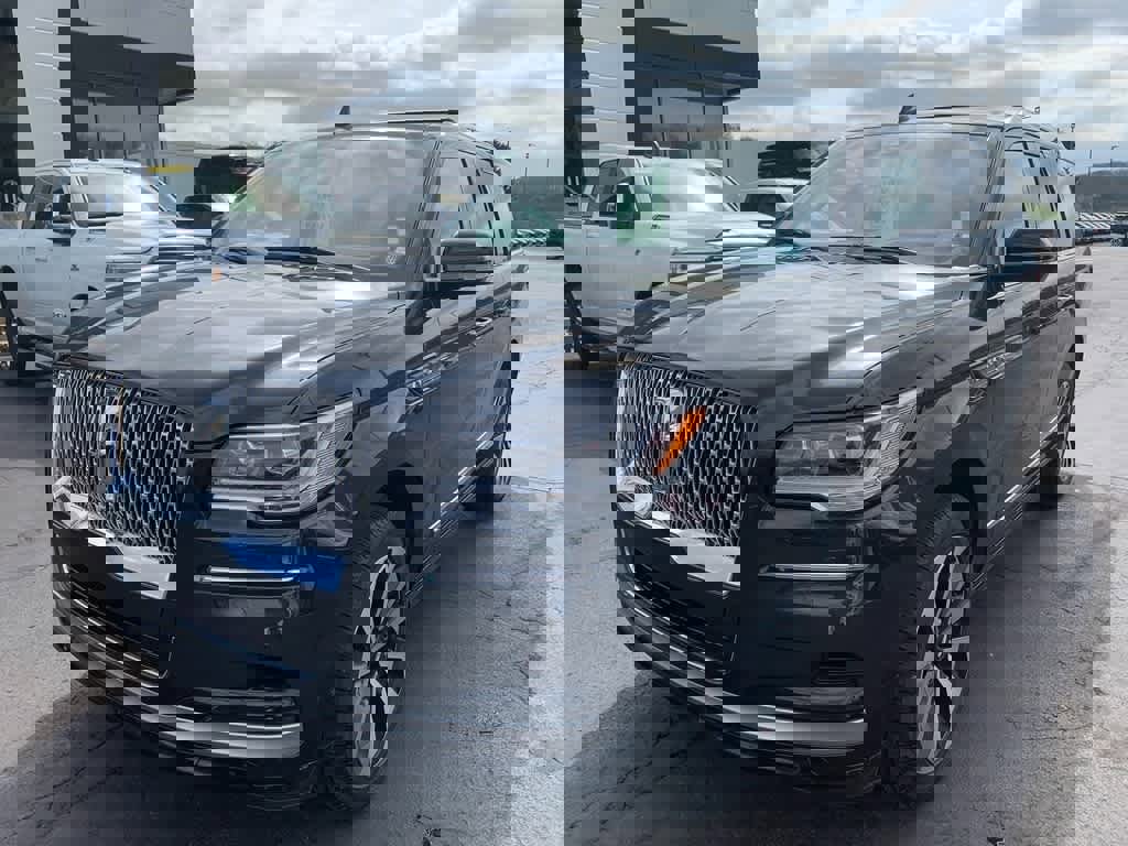 Used 2024 Lincoln Navigator Reserve image 10