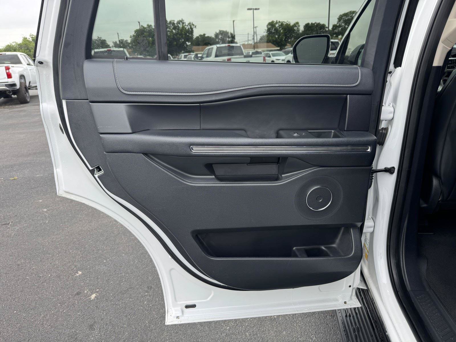 Used 2024 Ford Expedition XLT AWD/4WD image 30