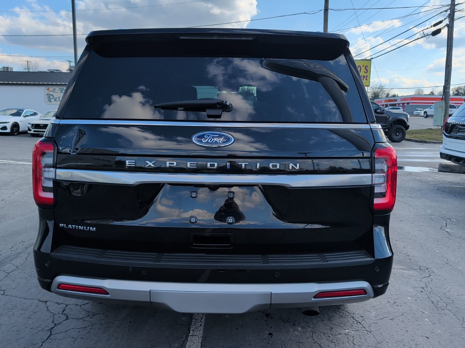 Used 2023 Ford Expedition Platinum image 4