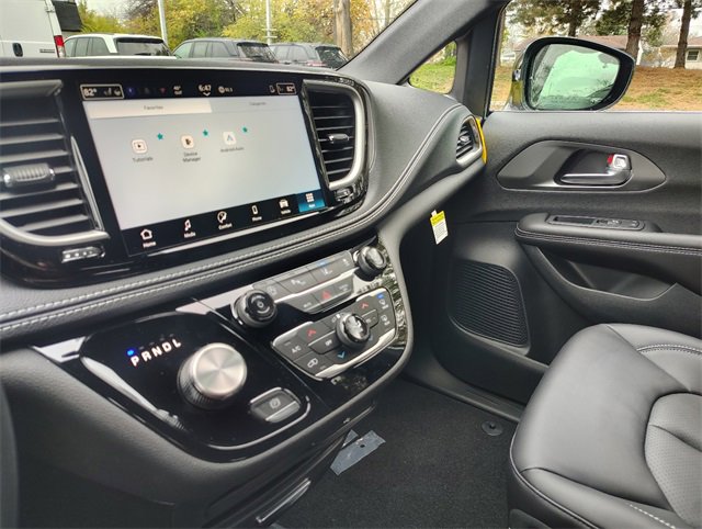 New 2026 Chrysler Pacifica Select image 28