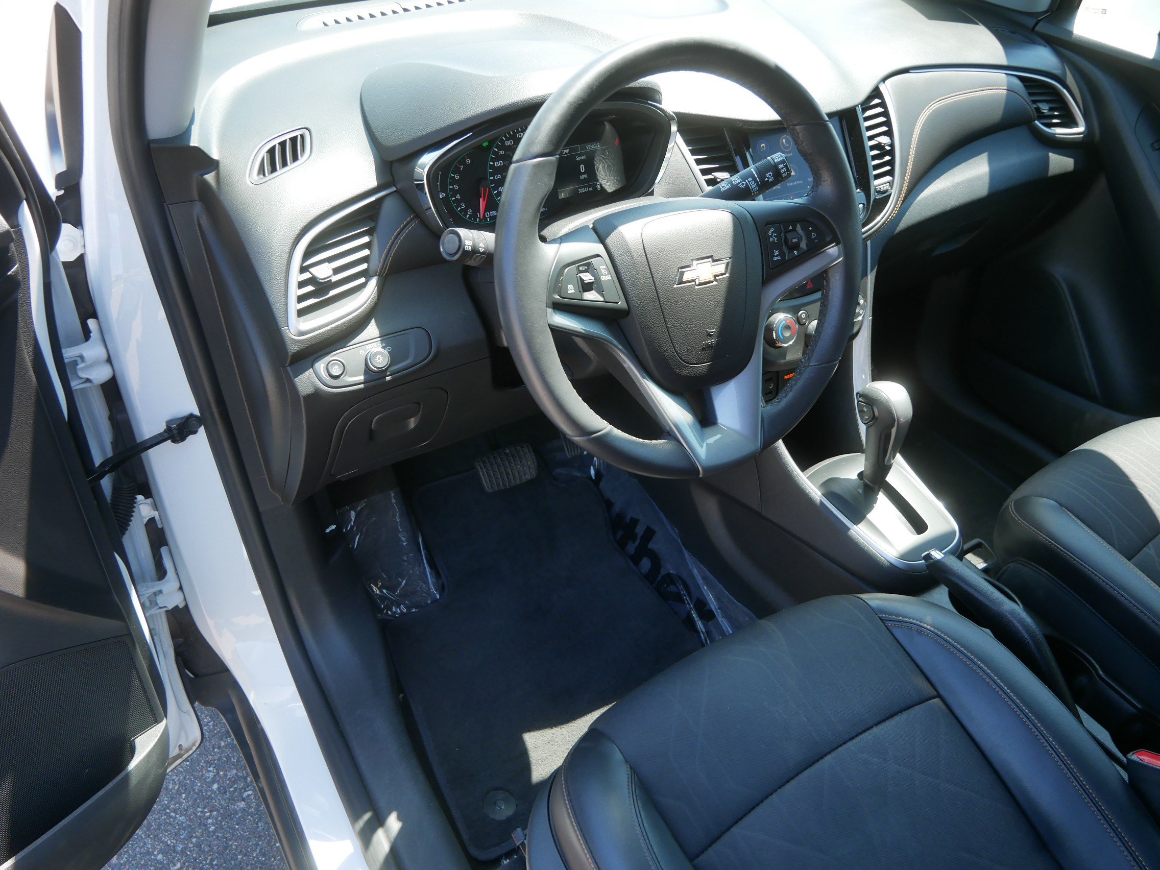 Used 2022 Chevrolet Trax LT w/ LT Convenience Package AWD/4WD image 19