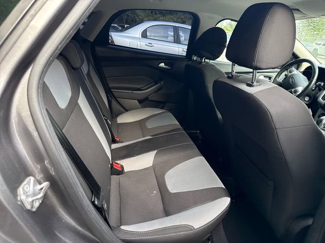 Used 2014 Ford Focus SE w/ SE Sport Package FWD image 10