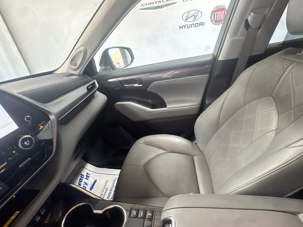 Used 2023 Toyota Highlander Platinum AWD/4WD image 26