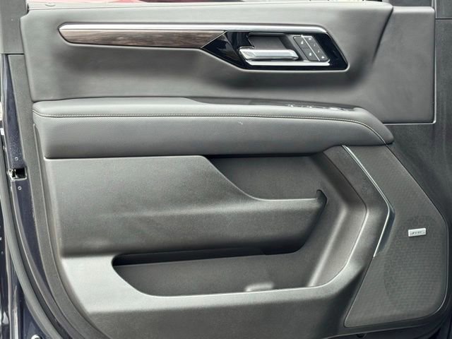 Used 2025 Chevrolet Suburban Premier image 17