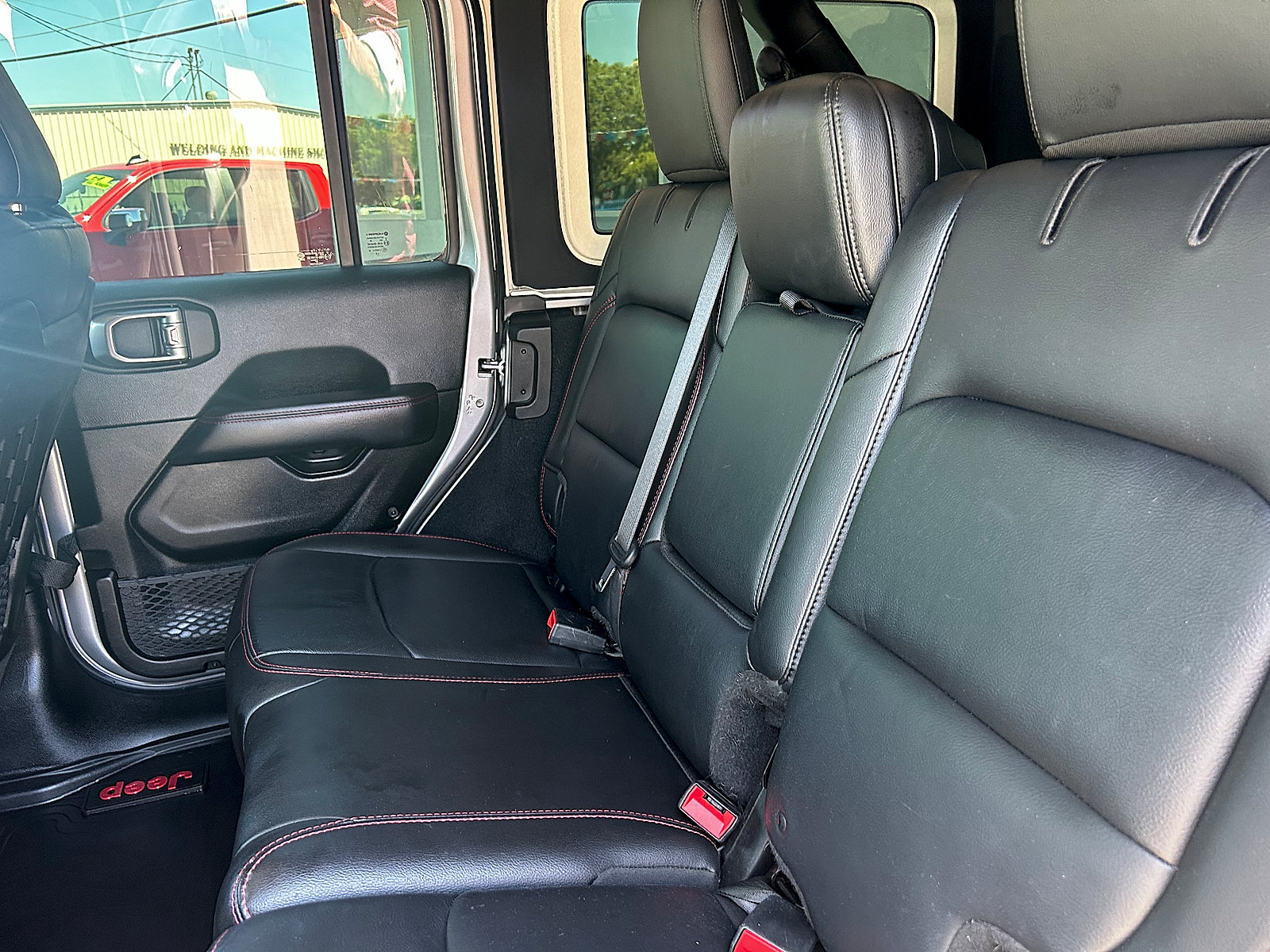 Used 2018 Jeep Wrangler Unlimited Rubicon AWD/4WD image 25