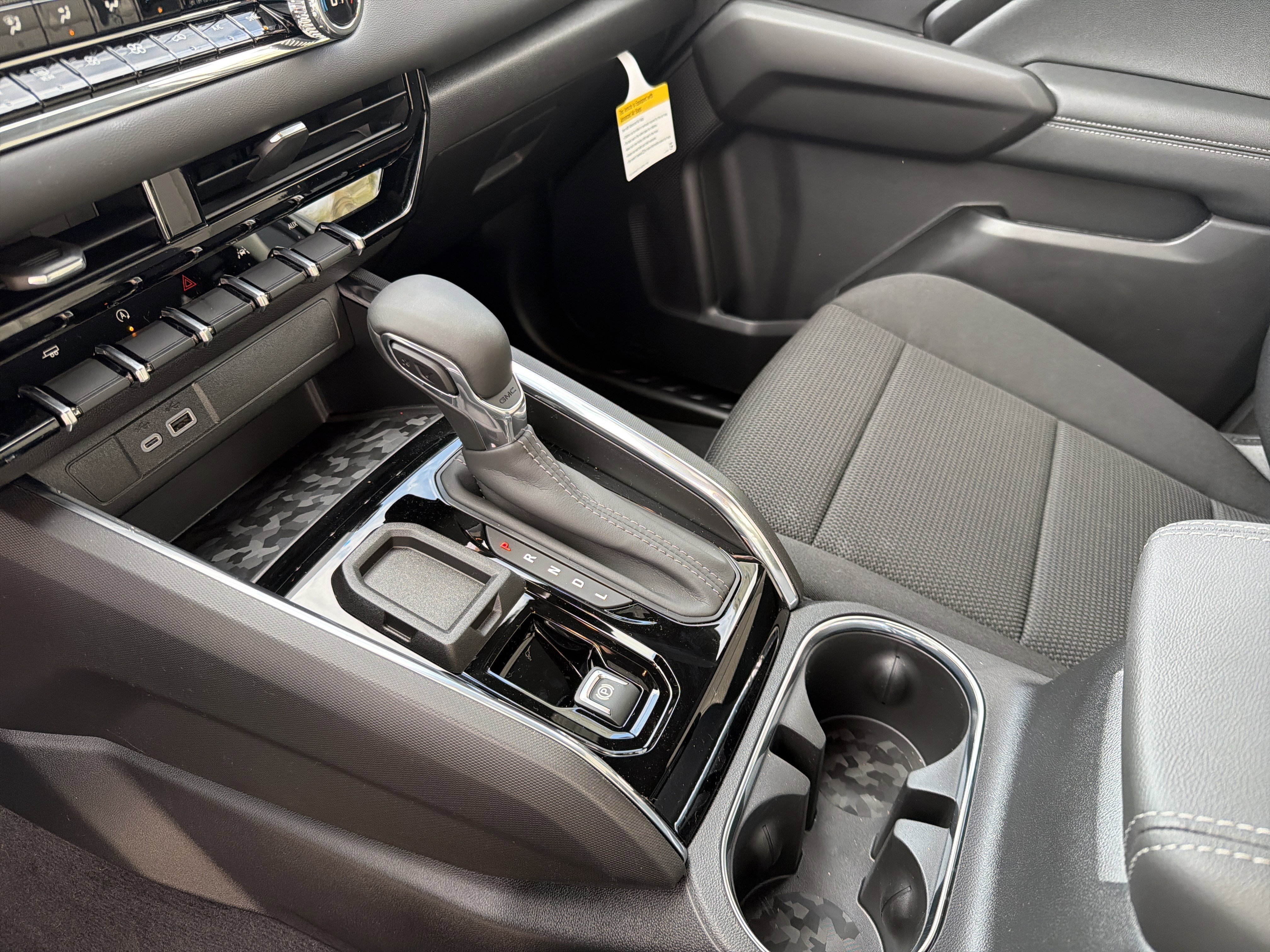 New 2026 GMC Canyon Elevation w/ Convenience Package image 15