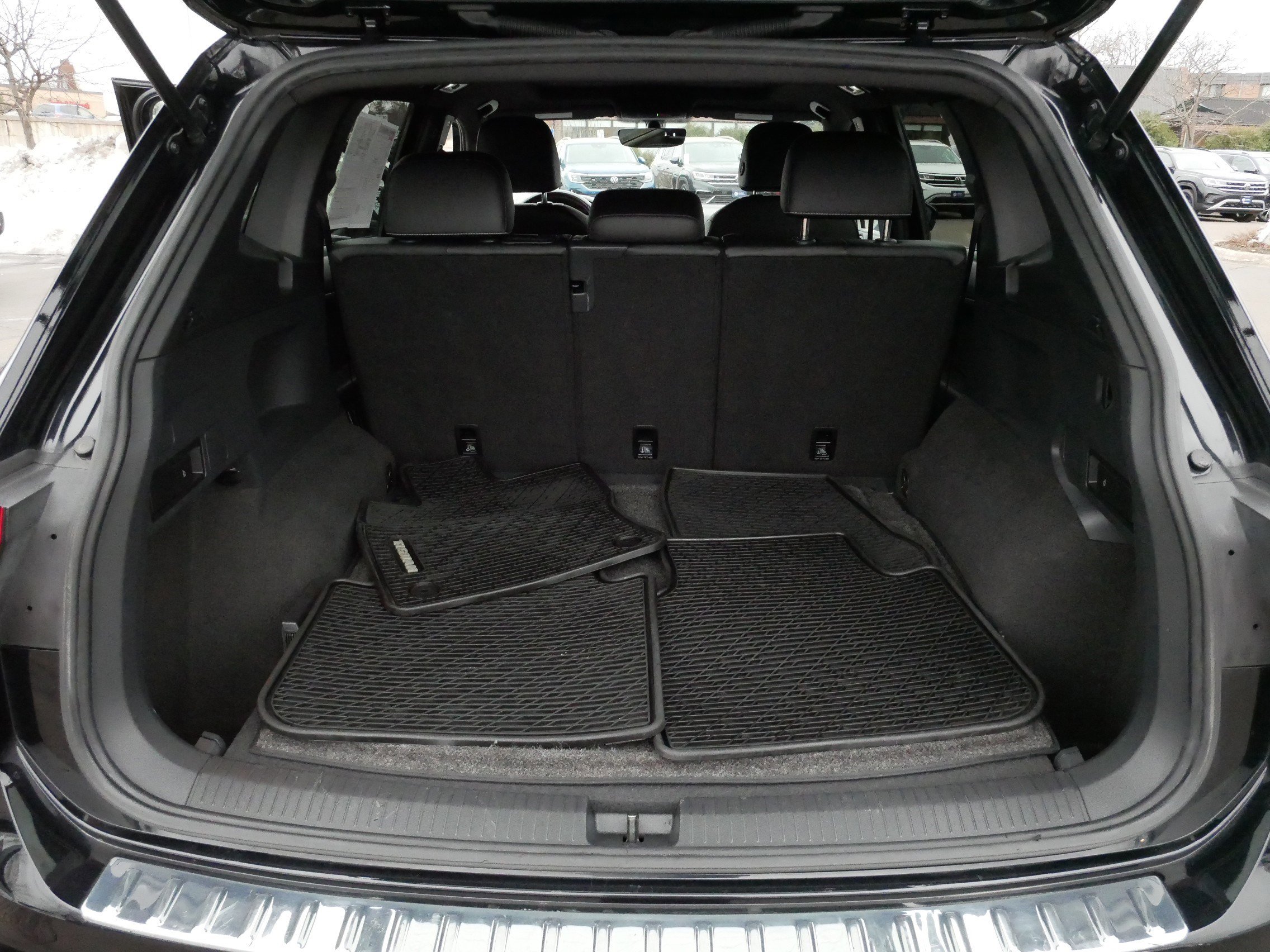 Used 2021 Volkswagen Tiguan SE R-Line image 18