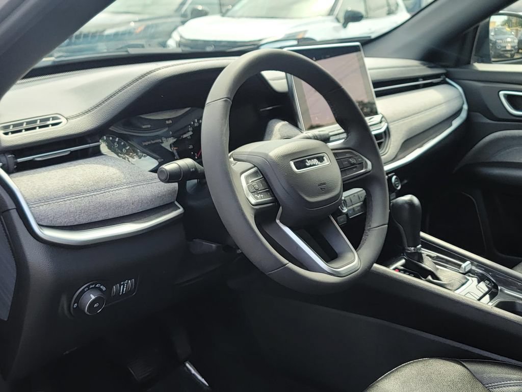 Used 2024 Jeep Compass Latitude AWD/4WD image 14