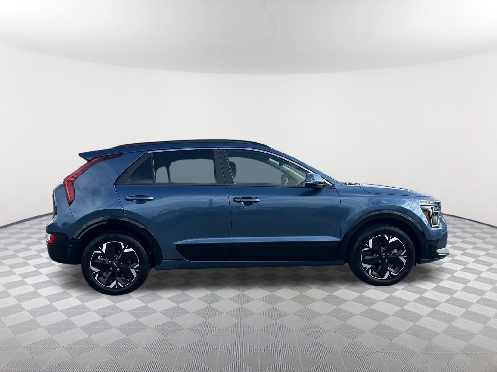 Used 2024 Kia Niro Wind w/ Wind Preserve Package FWD image 4