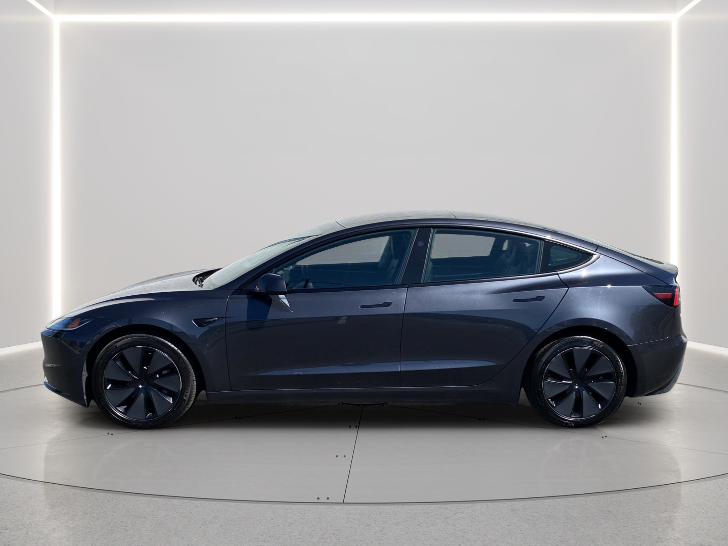 Used 2025 Tesla Model 3 Long Range RWD image 2
