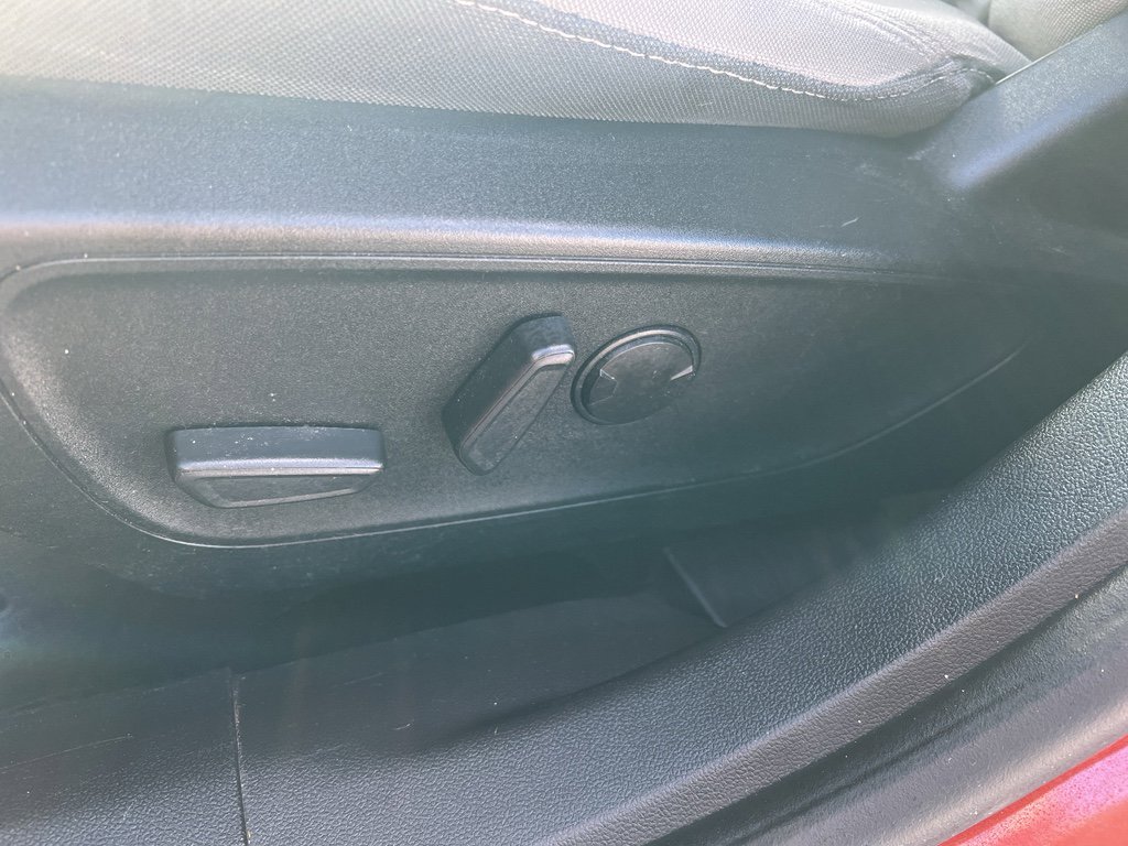 Used 2020 Ford Escape SE image 17