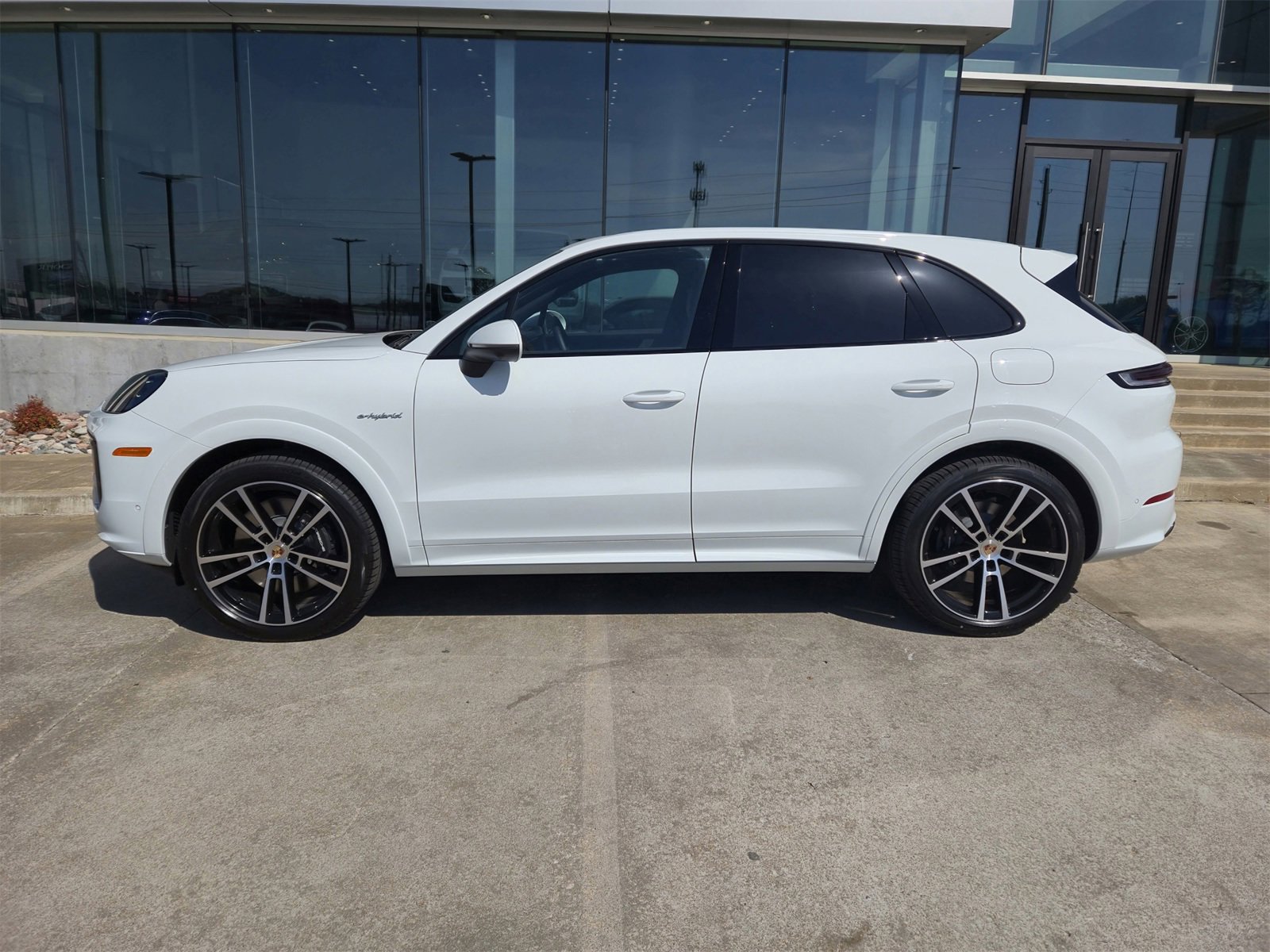 New 2025 Porsche Cayenne E-Hybrid image 2