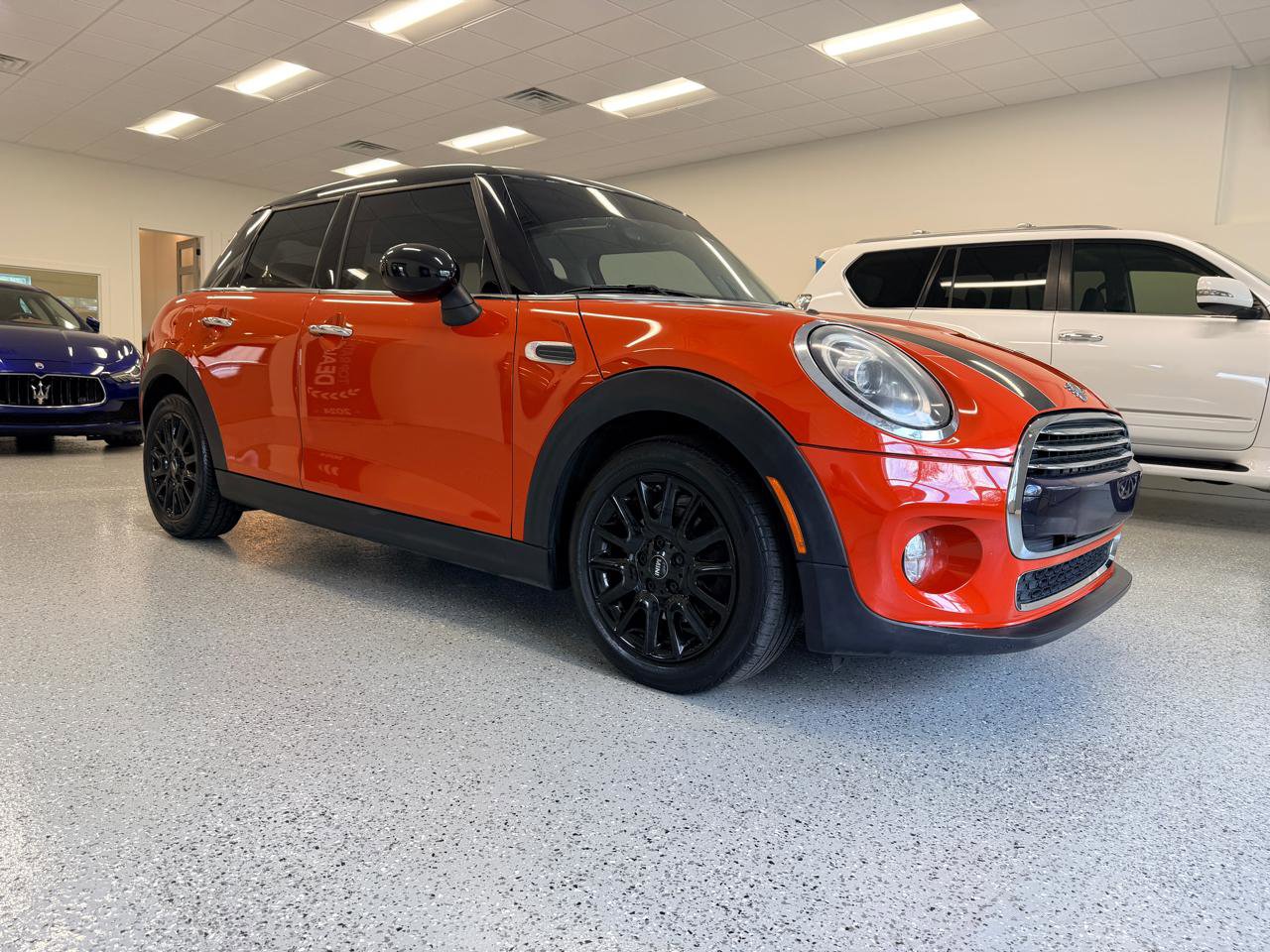 Used 2019 MINI Cooper 4-Door Hardtop image 10