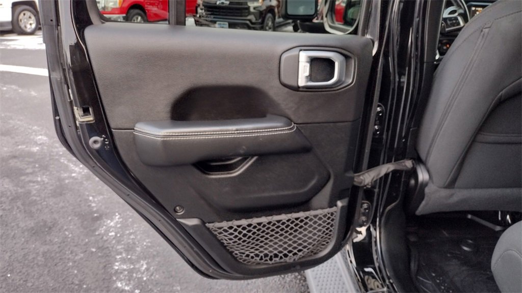 Used 2020 Jeep Wrangler Unlimited Sahara image 21