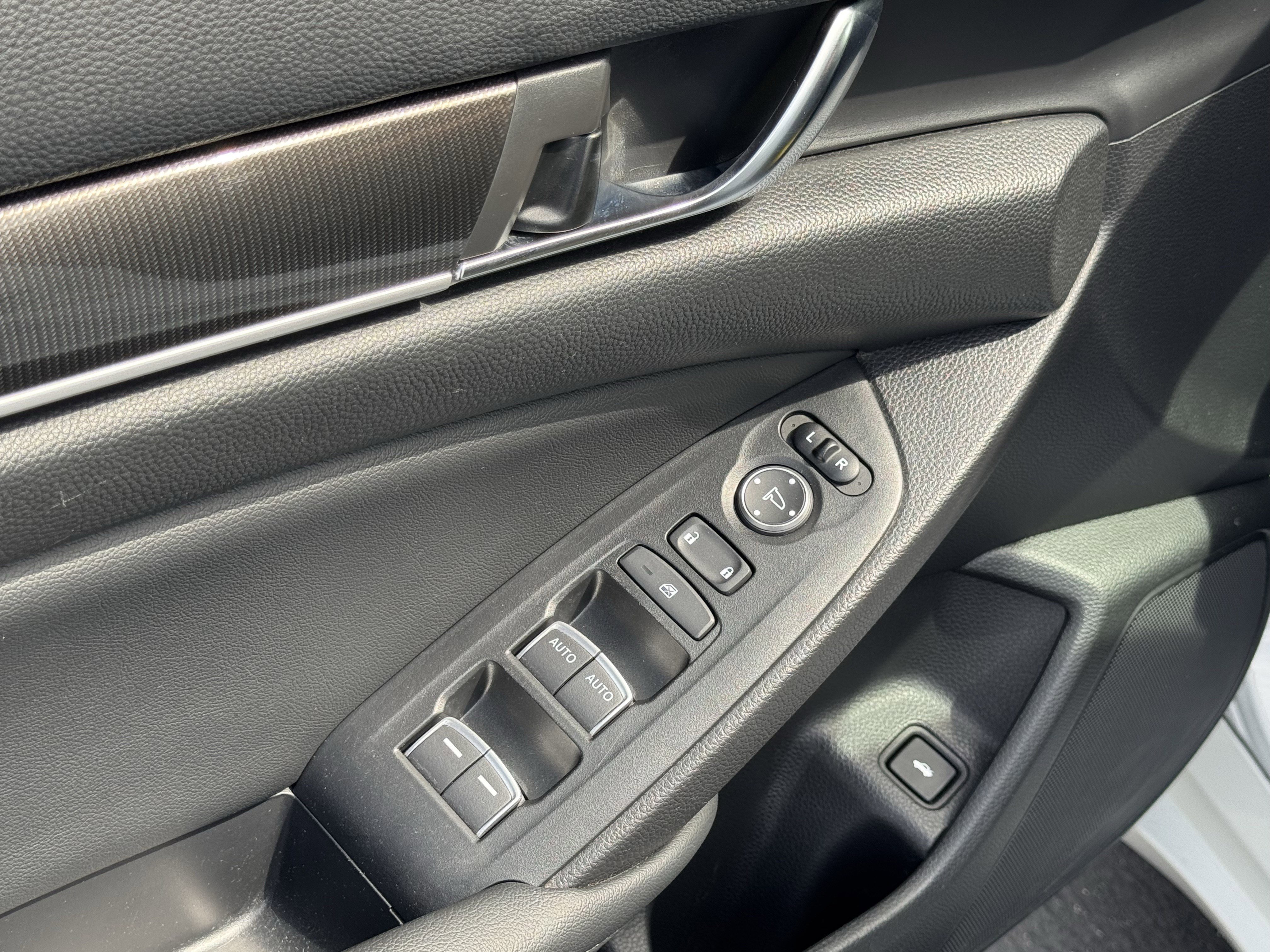 Used 2021 Honda Accord Sport image 9