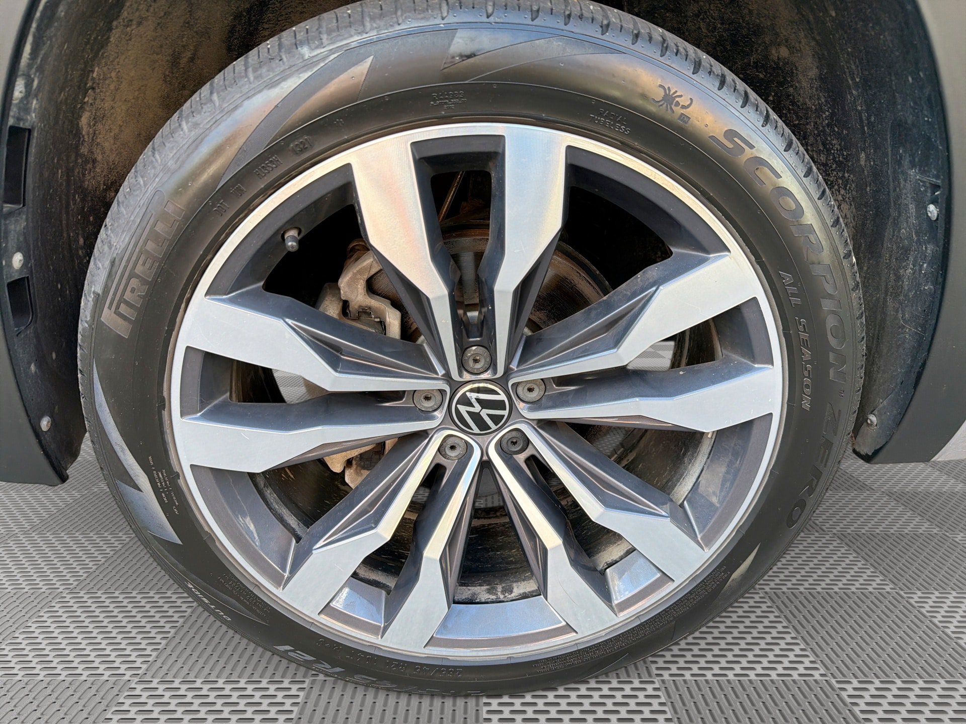 Used 2021 Volkswagen Atlas Cross Sport SEL Premium R-Line AWD/4WD image 19
