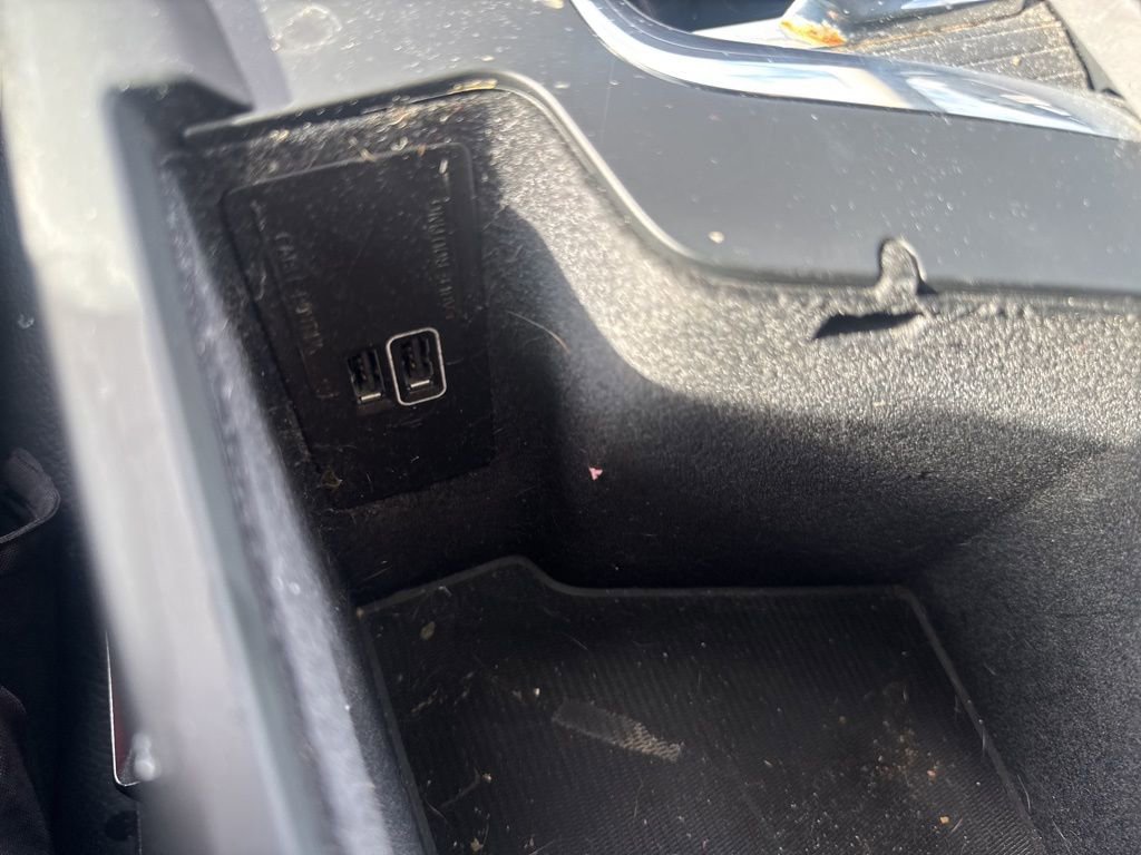 Used 2018 Volvo XC60 T5 Momentum w/ Vision Package image 7