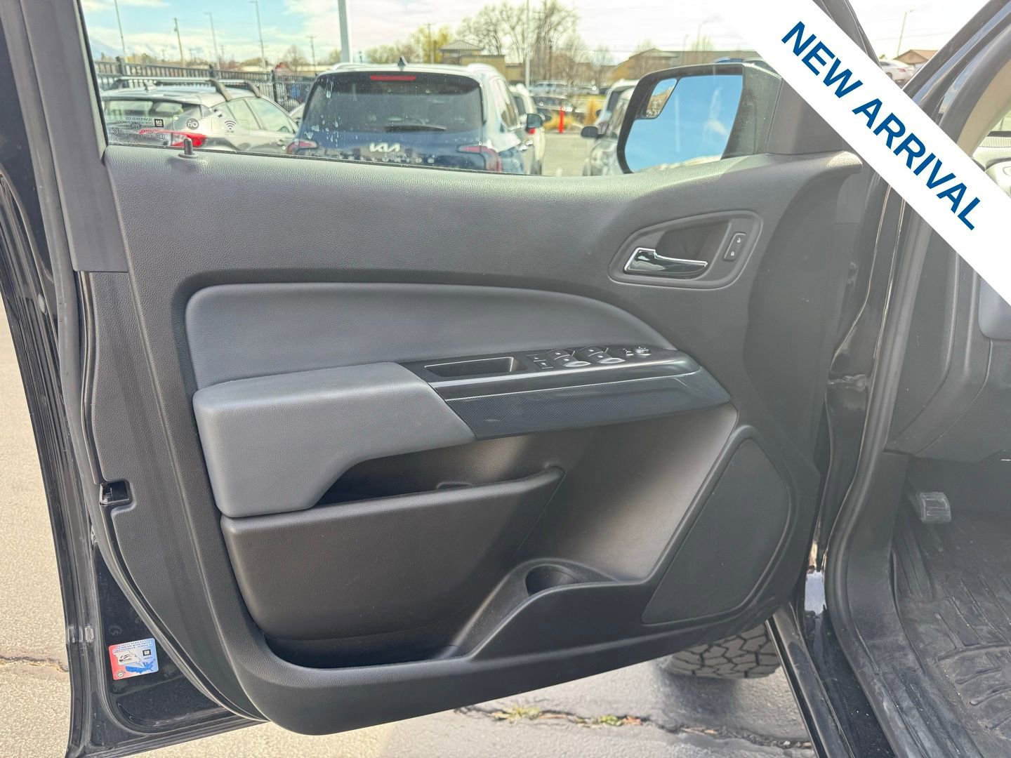 Used 2022 Chevrolet Colorado Z71 w/ Z71 Midnight Edition image 17