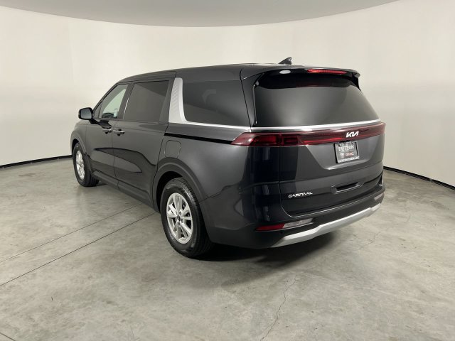 Used 2023 Kia Carnival LX FWD image 6