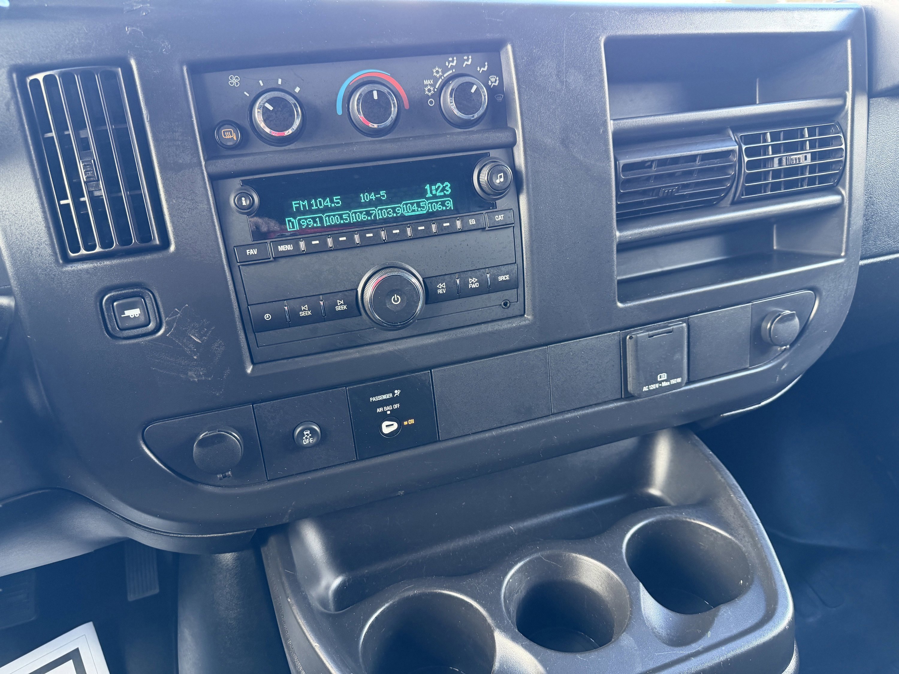 Used 2024 GMC Savana 2500 w/ Driver Convenience Package image 7