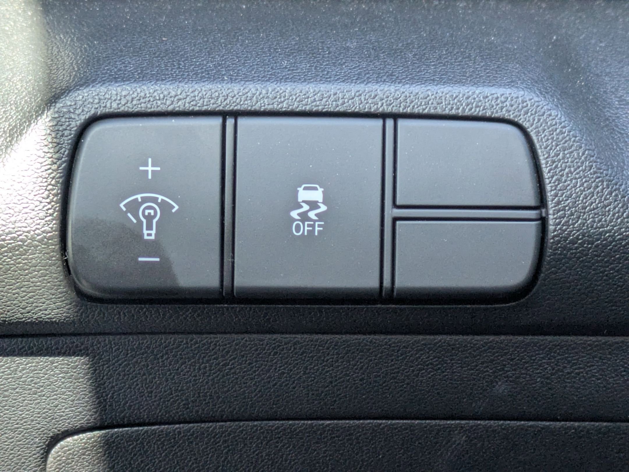 Certified 2025 Hyundai Elantra SEL FWD image 28