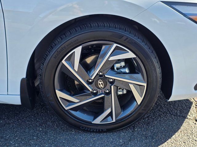 Certified 2025 Hyundai Elantra Sport image 8