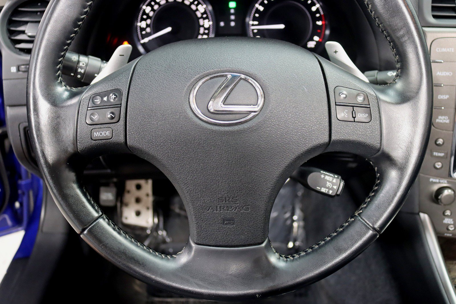Used 2010 Lexus IS 350C w/ Luxury Pkg RWD image 17