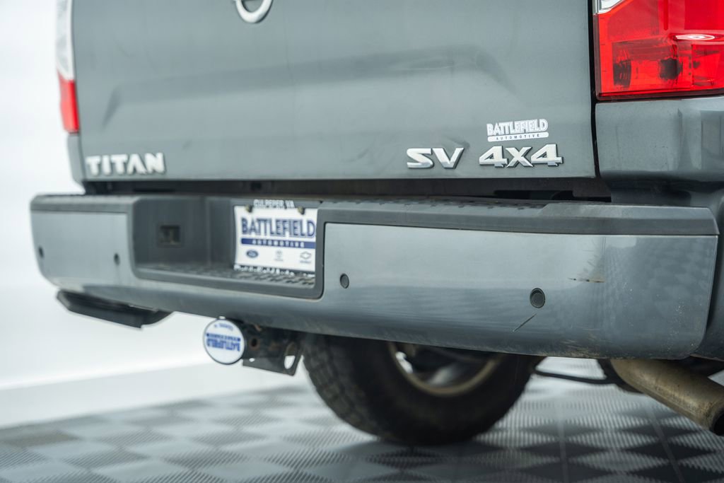 Used 2022 Nissan Titan SV w/ SV Convenience Package image 8