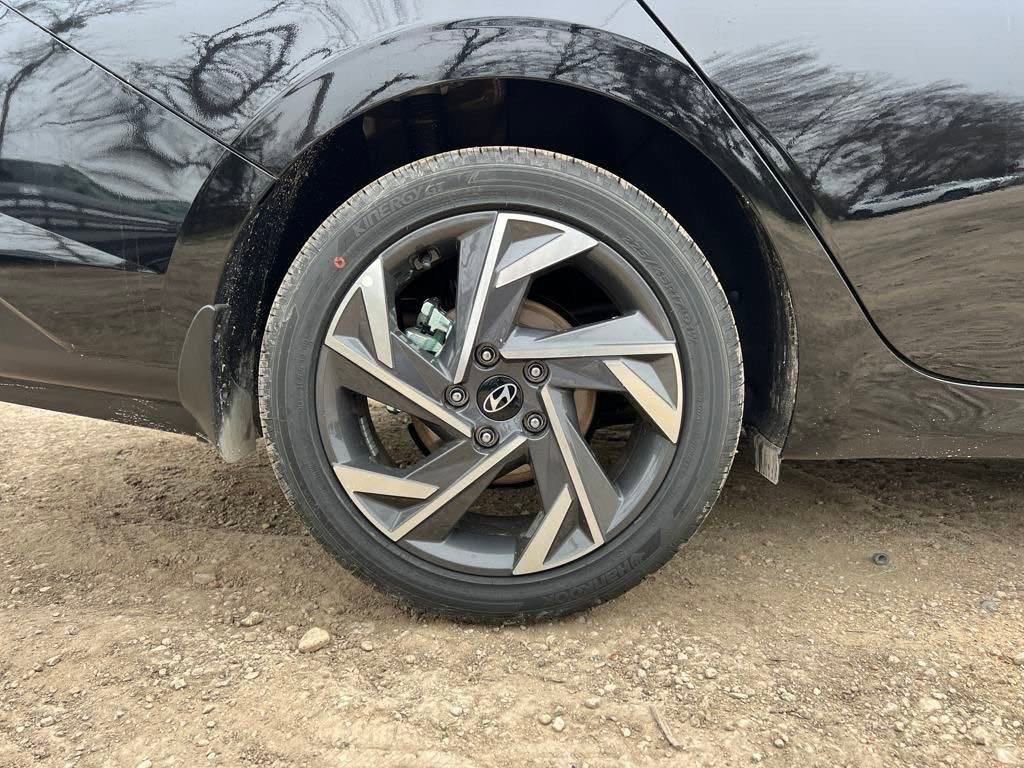 Used 2025 Hyundai Elantra Sport image 9