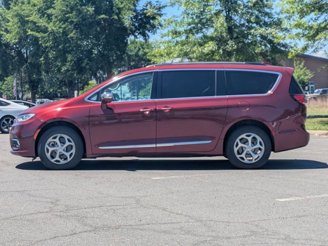 Used 2022 Chrysler Pacifica Limited w/ Uconnect Theater Family Group AWD/4WD image 8