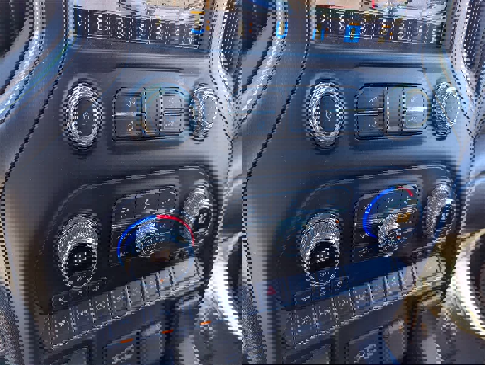 Used 2021 GMC Sierra 1500 AT4 w/ AT4 Premium Package image 29